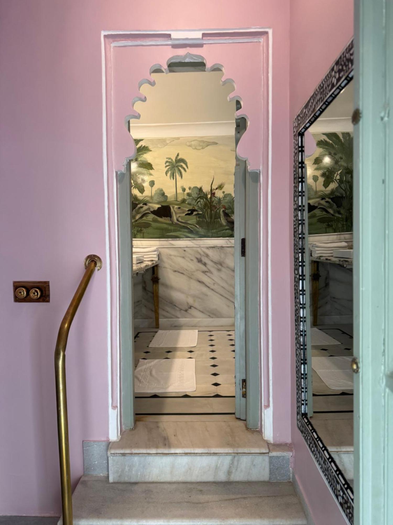 Hotel Amet Haveli - A Heritage